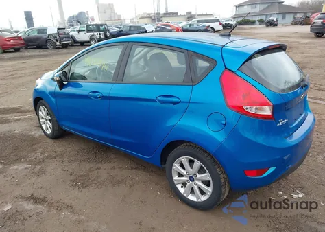 2013 Ford Fiesta Se z USA, uszkodzony, nr VIN 3FADP4EJ9DM215858